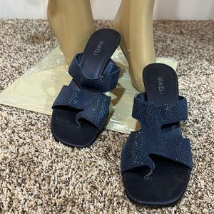 VAN Eli. Blue 2 inch size 9 fits like a size 8 I wear a size 8 these fit great!